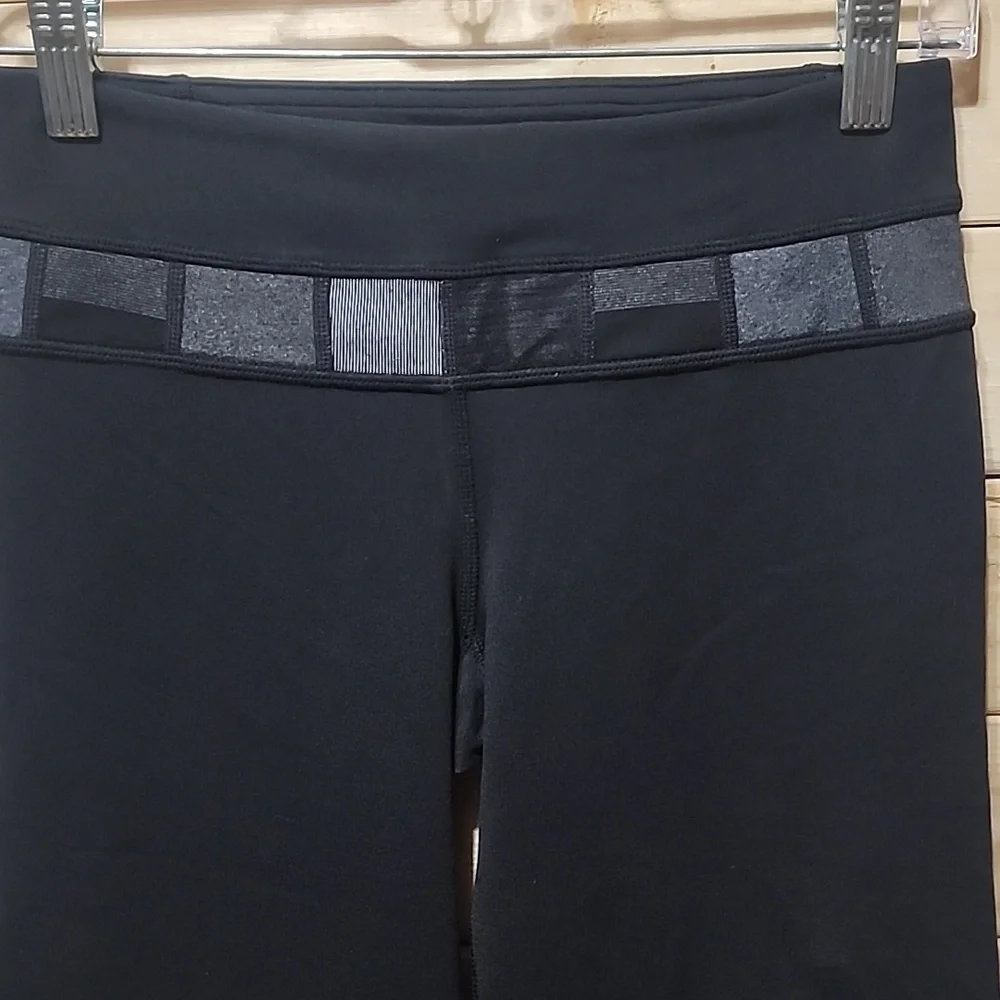 Lululemon Groove Crop Reversible Leggings  size 4